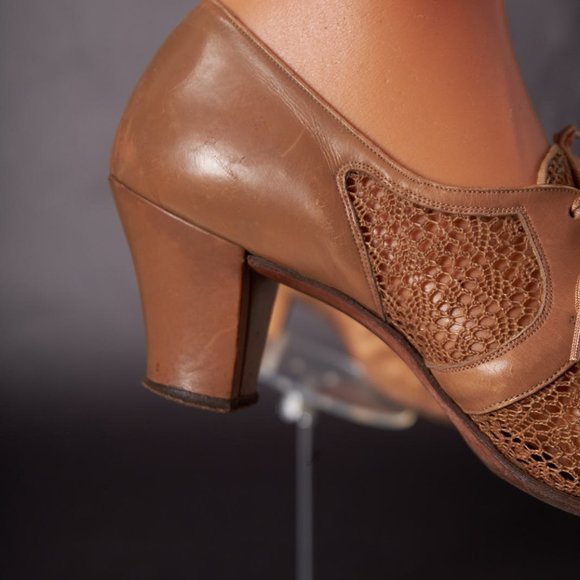 Vintage Shoes - 1940s Tan Leather and Raffia Lace Oxford Shoes Heels